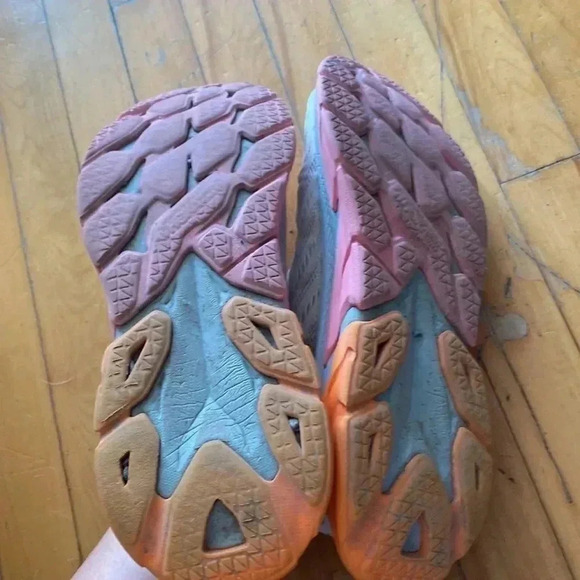 Men clifton edge  hoka sneakers - Picture 7 of 8